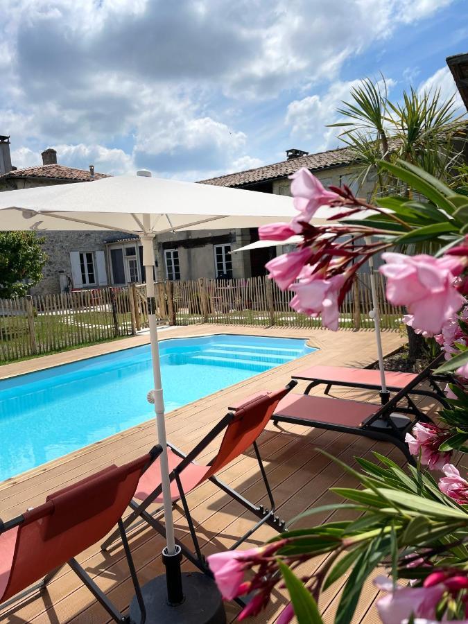 فندق Maison D'Hotes - Le Logis Du Medoc Saint-Yzans-de-Médoc المظهر الخارجي الصورة